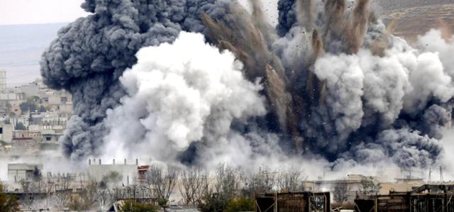 美軍遭遇新年下馬威，俄羅斯戰機猛炸基地，美國人慌張撤離求活命