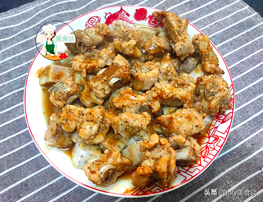 蒸排骨時，別傻傻先焯水，大廚教你這一招，排骨嫩滑多汁，特鮮美