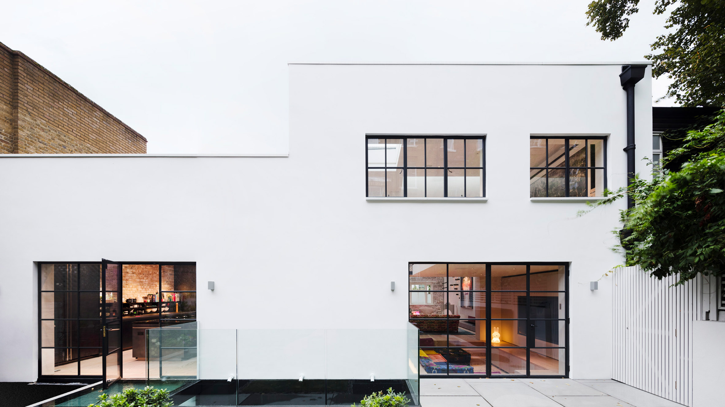 艺术家工作室改造的超高挑空LOFT住宅，四口之家与艺术藏品共舞