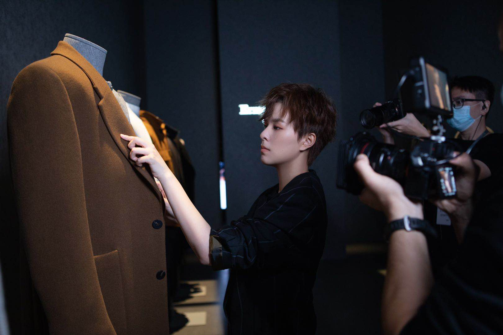 杨芸晴、王鹤棣成都出席杰尼亚快闪店活动