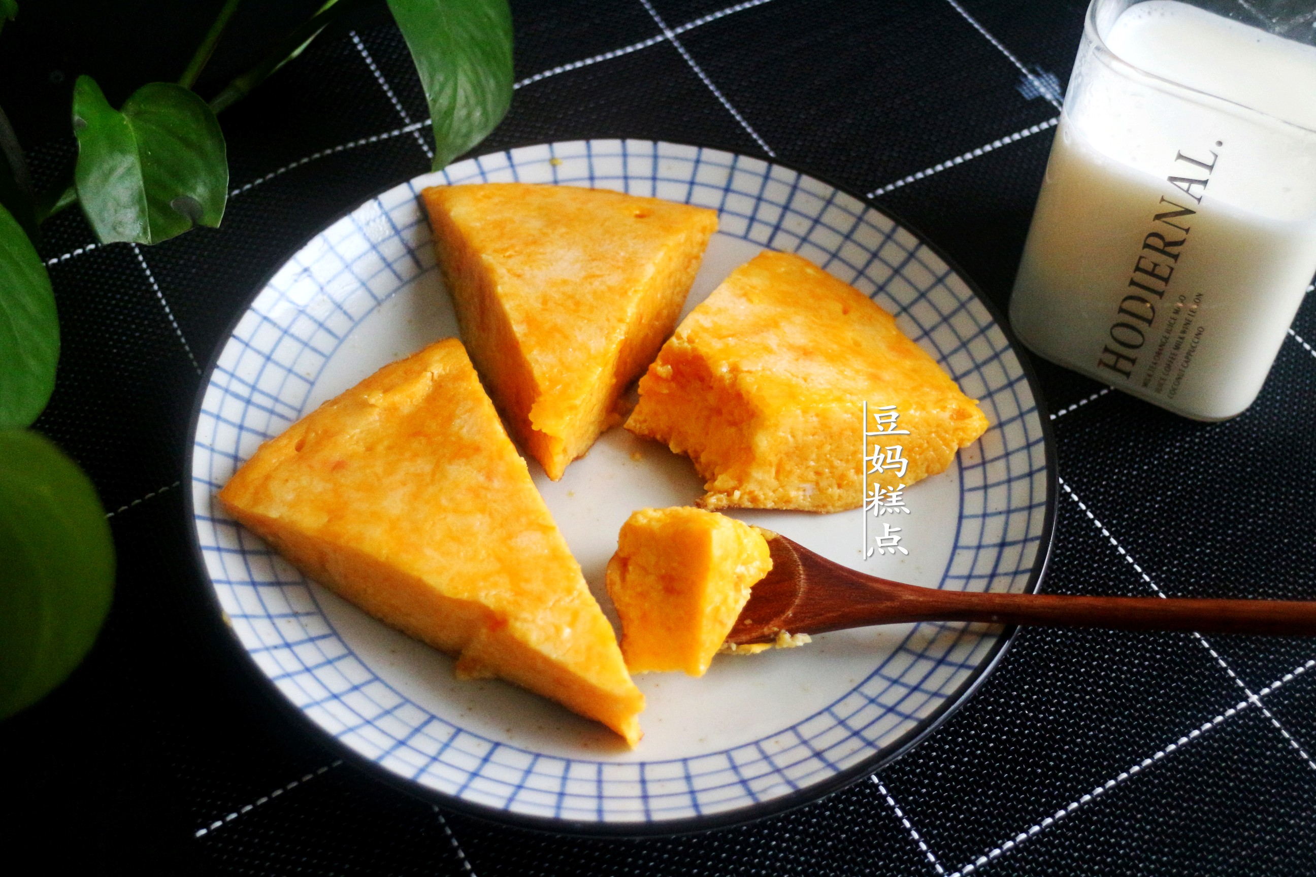 睡前5分鐘拌好麵糊即可，這款南瓜蛋糕，不用烤箱，口感柔嫩細膩