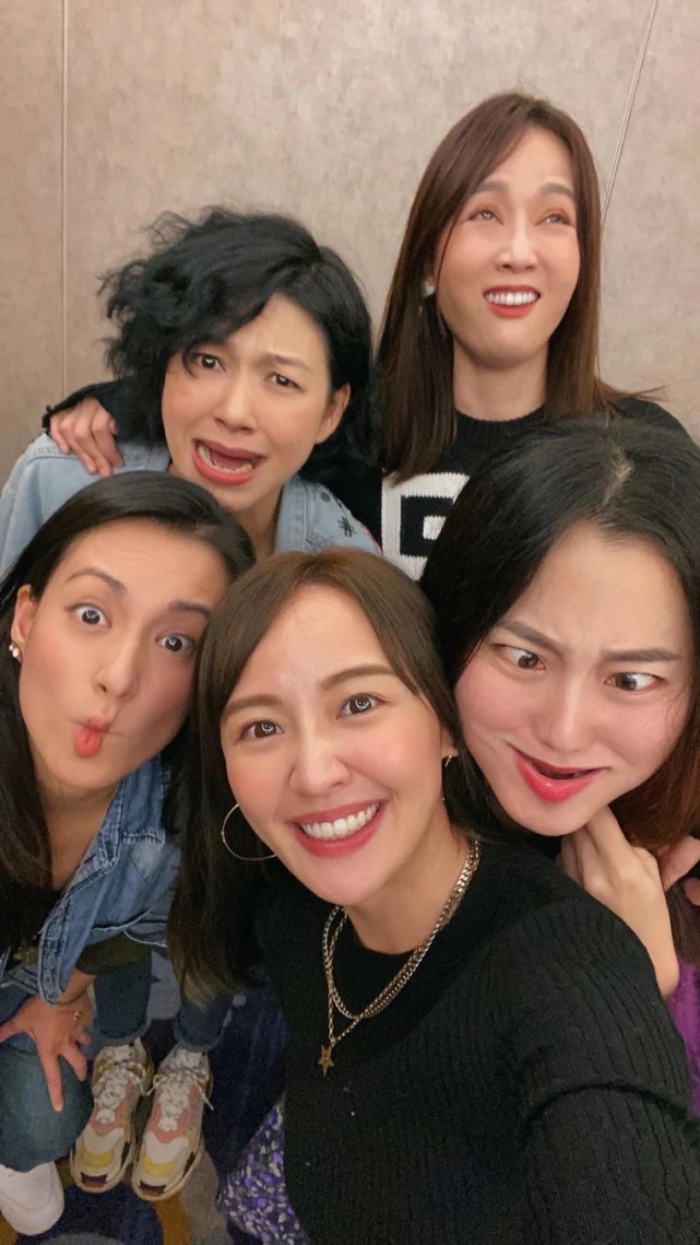 41歲女星求子，兩年不染髮不噴香水在肚皮上打20針才如願懷孕