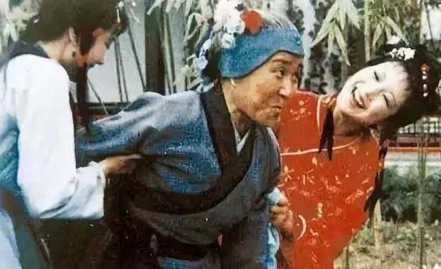 《紅樓夢(mèng)》：你瞧不起的劉姥姥，才是真正的“有勇有謀”的智者