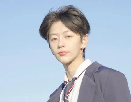 刘梦自称大学是校花，本以为在吹牛，看到她长发的样子我信了