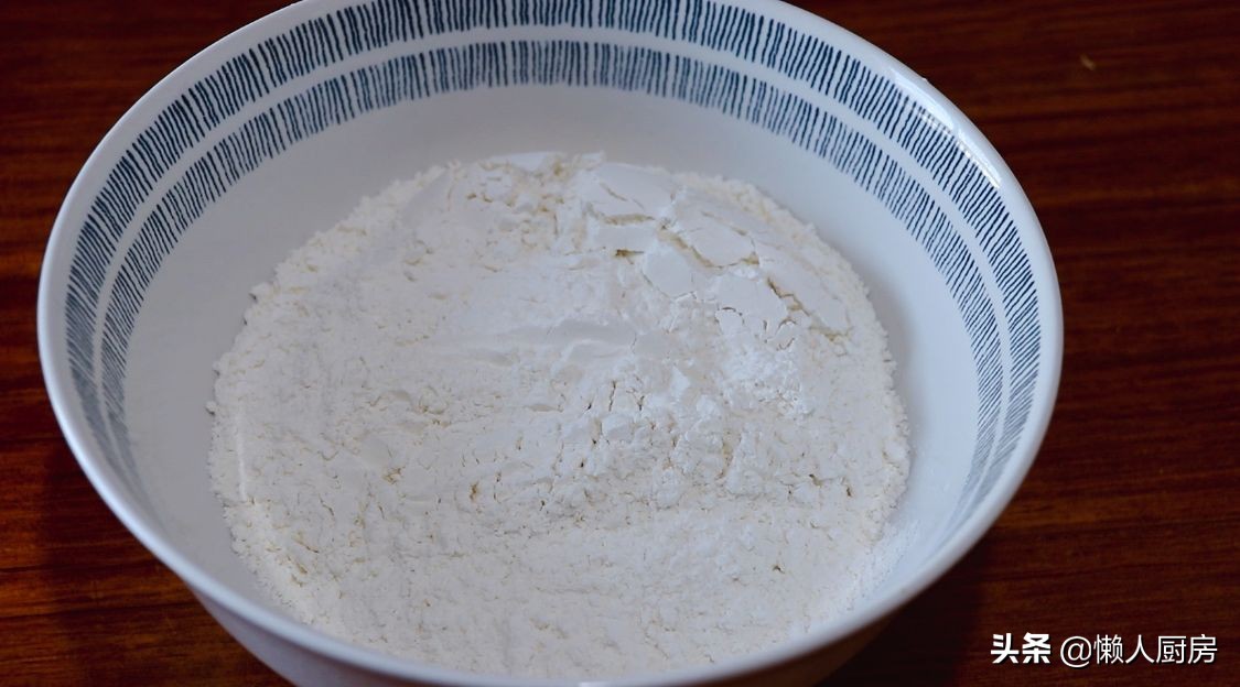 過年做這道小吃，包滿花生餡，寓意錢包滿，是招待客人必備的食品