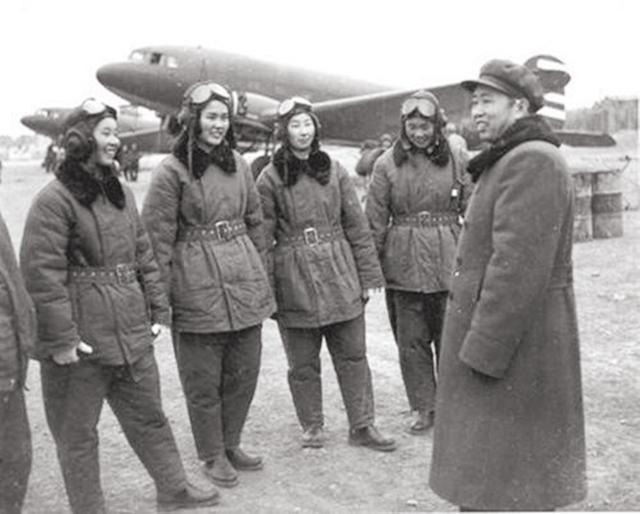 首任空军司令刘亚楼，逝世55年妻子如今在哪？