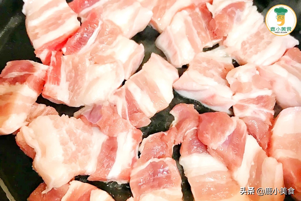 紅燒肉柴硬難嚼，只因為五花肉焯水了！ 教你3個訣竅，酥嫩不肥膩