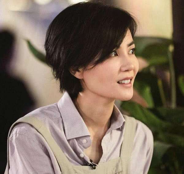 王菲和绯闻小鲜肉亲密合照流出，谢霆锋发图疑回应两人感情状况