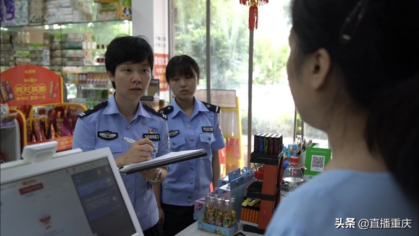 从法院文书到社区民警|从法院文书到社区民警 她用法律武器做调解 有了自己名字的调解室