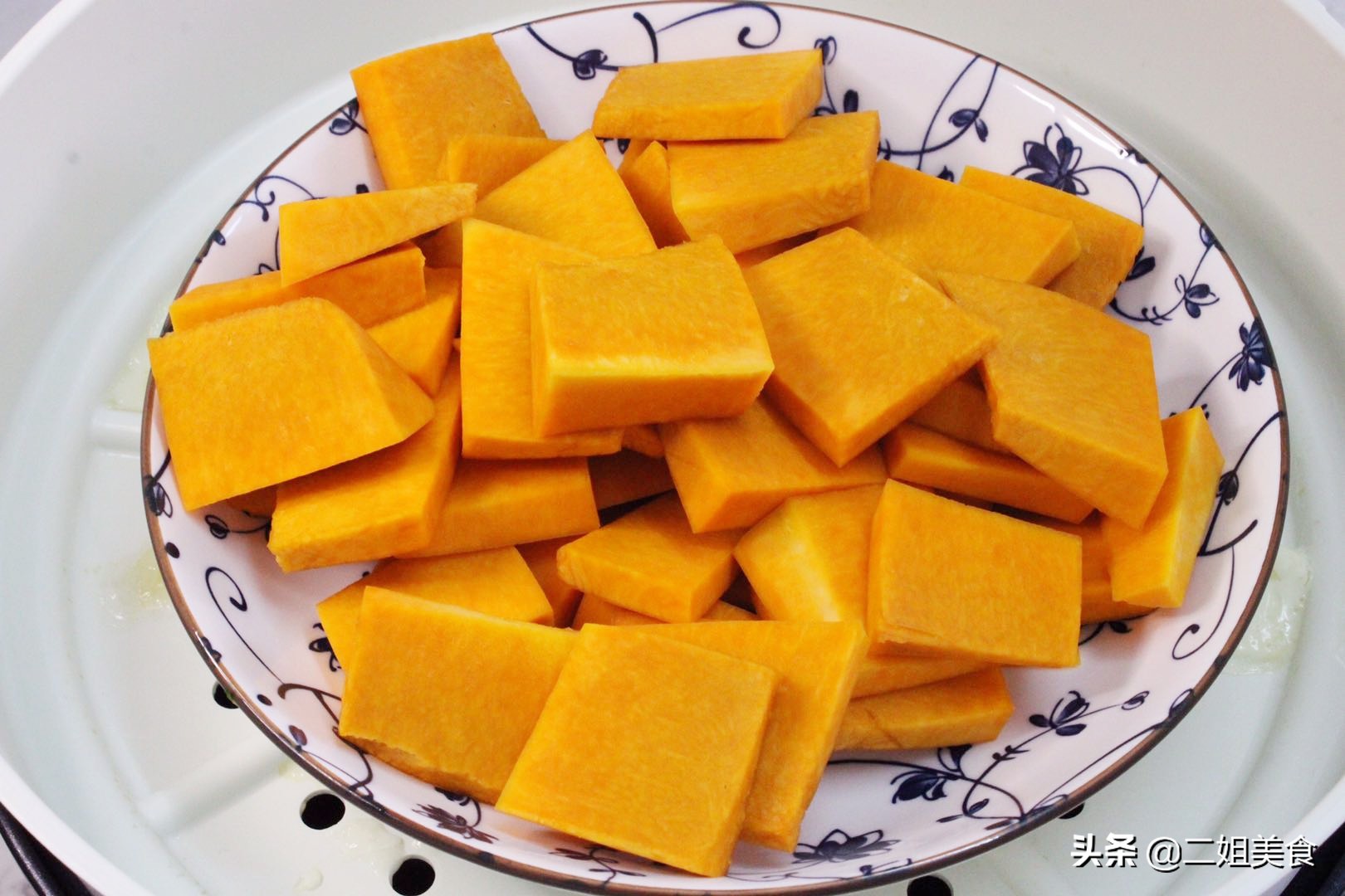 一块南瓜，一碗面粉，教您做超简单的南瓜炼乳欧包，美味还营养