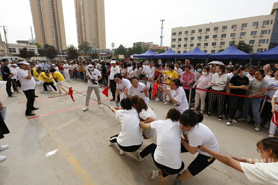 三原县医院庆祝“5.12”国际护士节拔河比赛