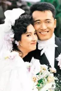 周星驰青梅竹马的街坊,嫁给最帅“杨康”,这个女人真如此好命?