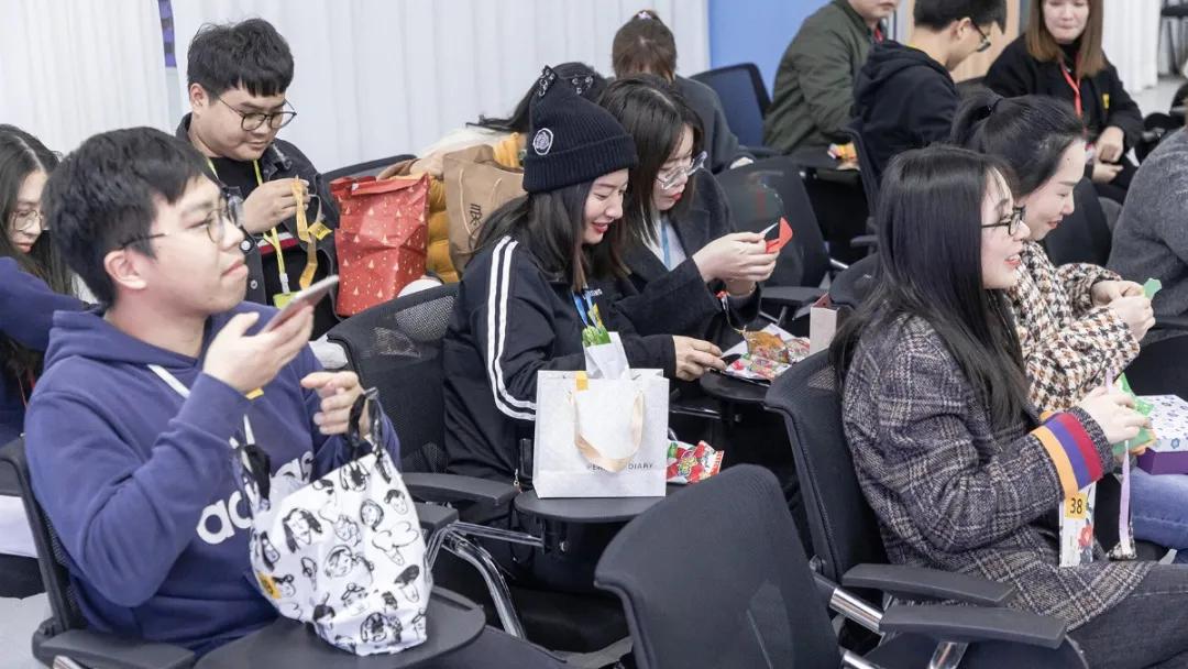 分享欢乐，传递惊喜｜爱墨交换礼物元旦派对