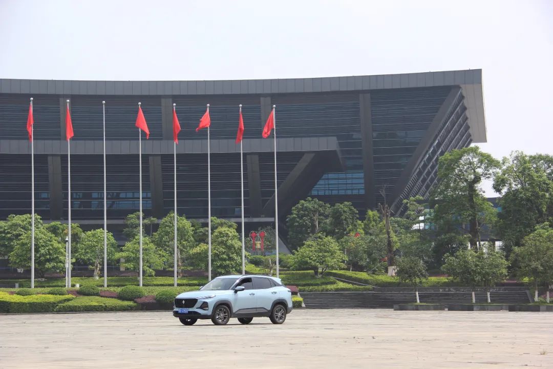 与智能网联新宝骏RS-3一起，开启一段寻味之旅