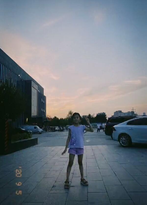 李小璐2020年终笔记，晒父母和女儿，秀闺蜜，只字不提贾乃亮