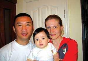 俄罗斯士兵为救中国记者牺牲，记者答应照顾其妻儿，现状如何？