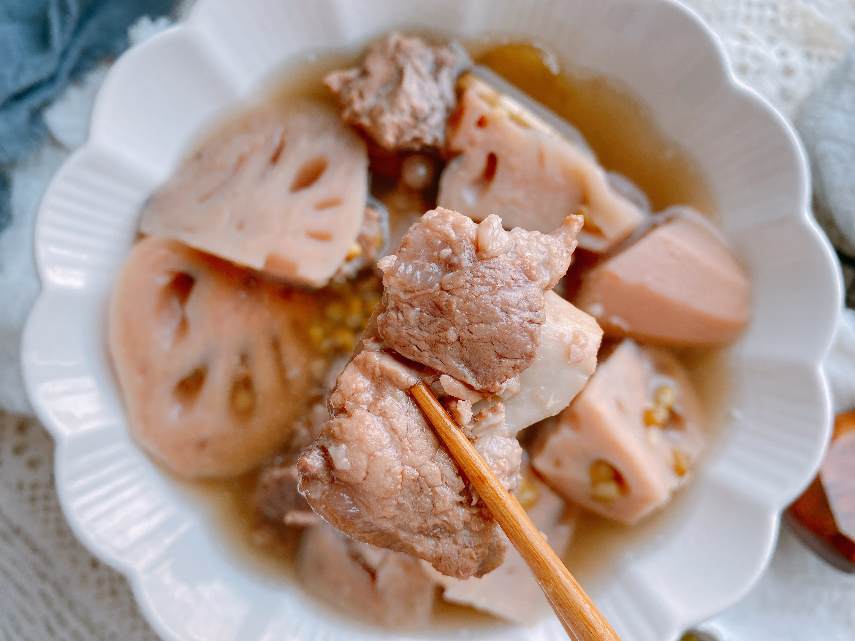 2节莲藕1把绿豆，炖出最适合秋天的汤，清热降火健脾补钙，超好喝