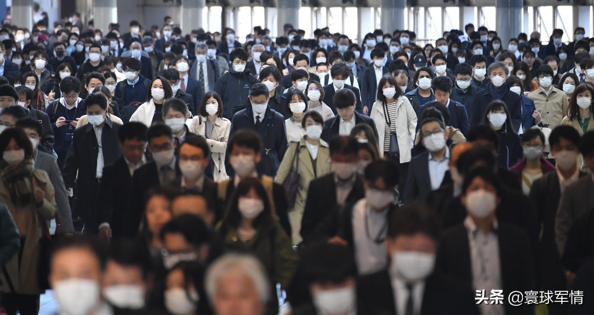 日本疫情麻煩不斷，200人居家隔離後死亡，菅義偉公開道歉