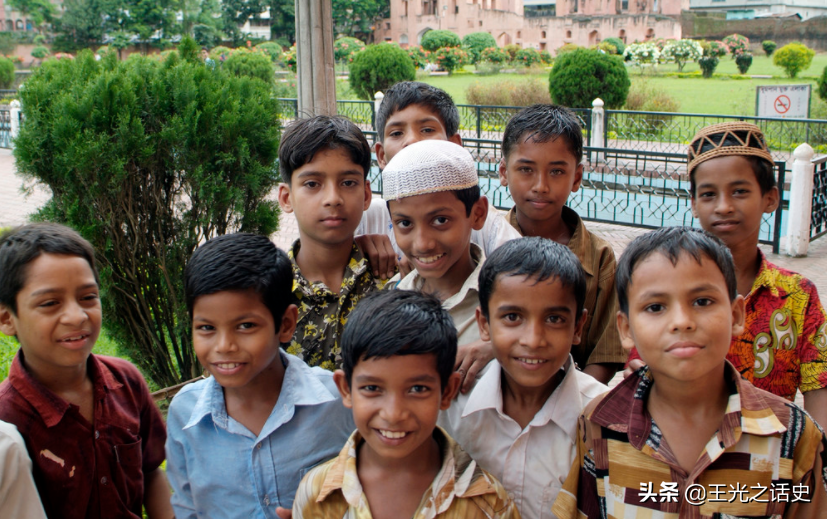 比印度还脏乱差，人口超1.6亿的孟加拉为什么如