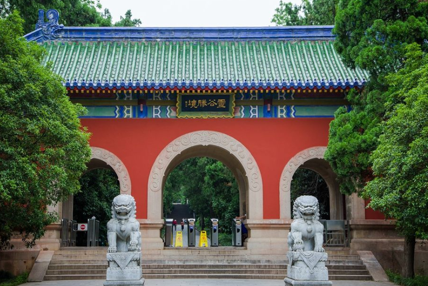 ������һ�����ߺ죬�˳�&ldquo;���µ�һ����&rdquo;�������ɮ���򿰱ȹʹ�