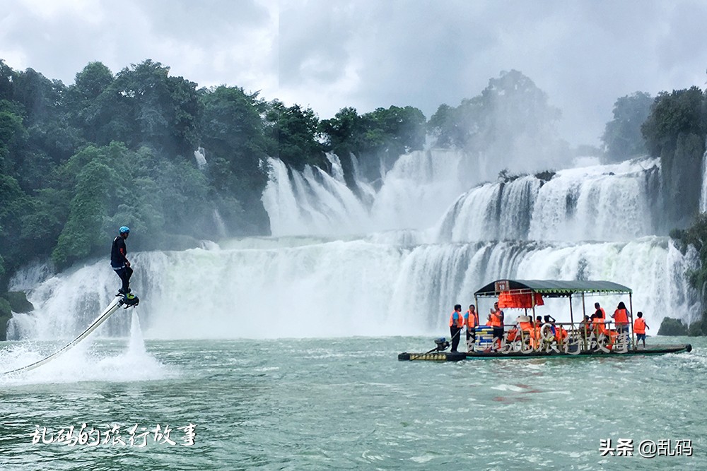 Half of Asia's largest transnational waterfall, half of China, half of Vietnam, the annual water volume is 3 times that of Huangguoshu, which is a wonder