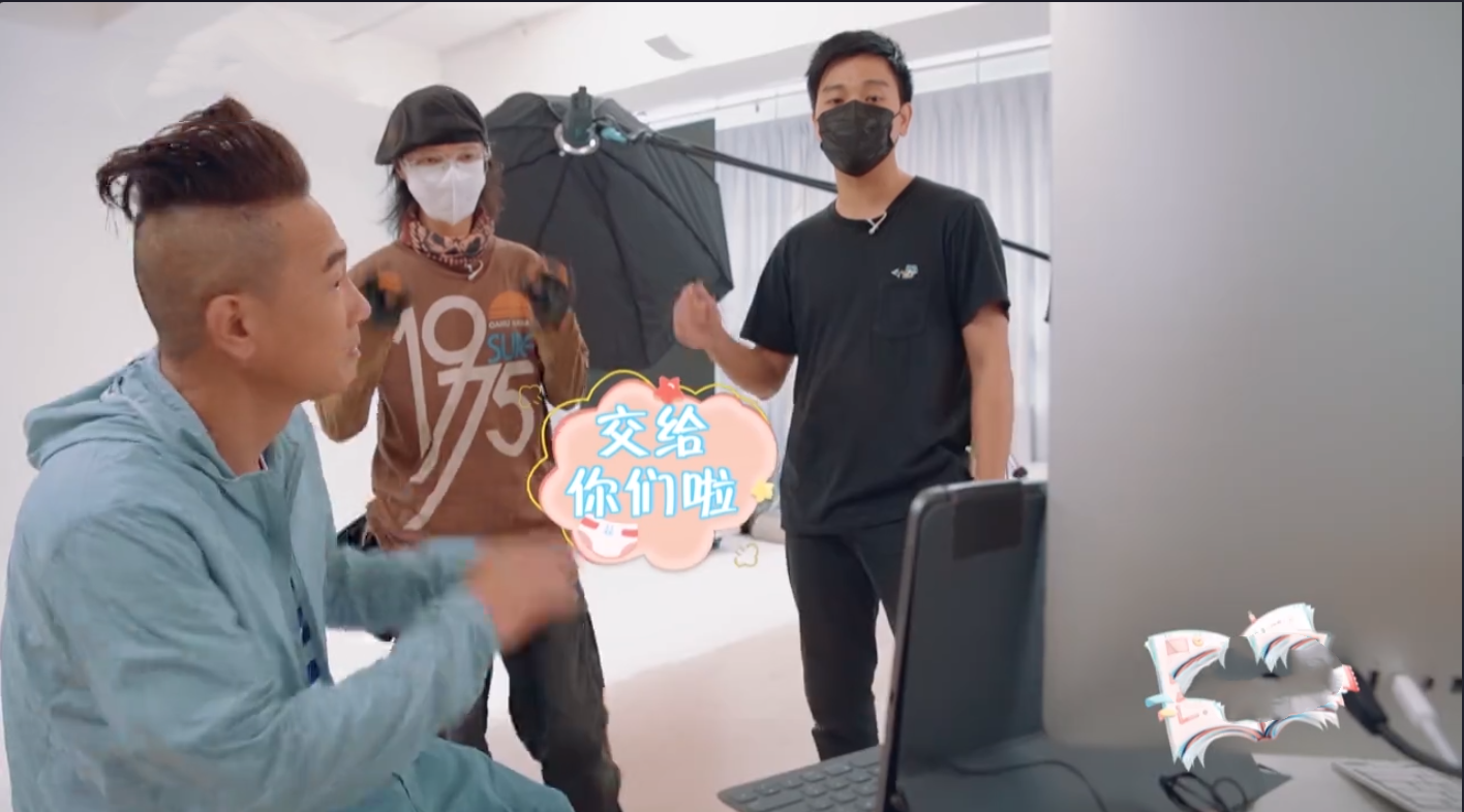 攝影小白陳小春為給應采兒、小小春、HOHO拍照，學習新技術