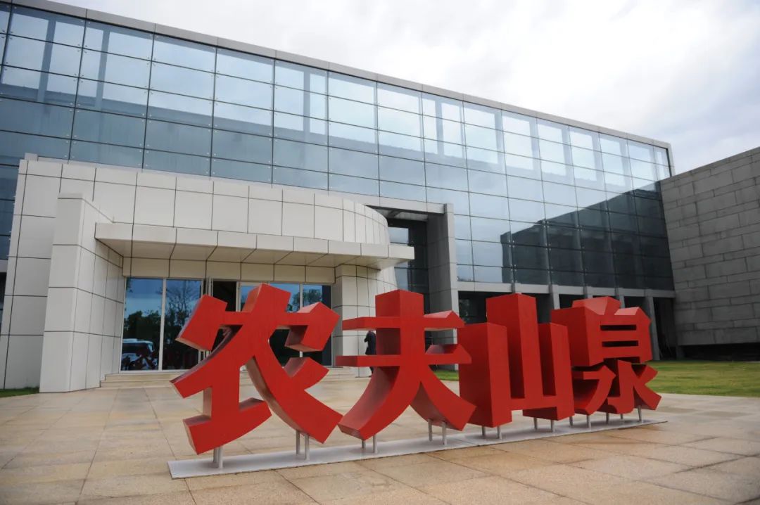 农夫山泉卖的原来是瓶子：包装比水贵，毛利比