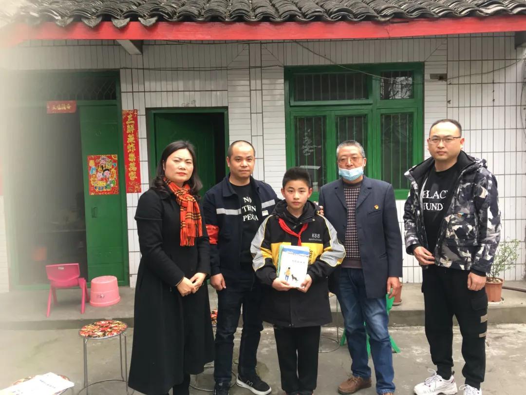 春日融融家访日 真情传递暖人心——双流区金桥小学入户家访活动