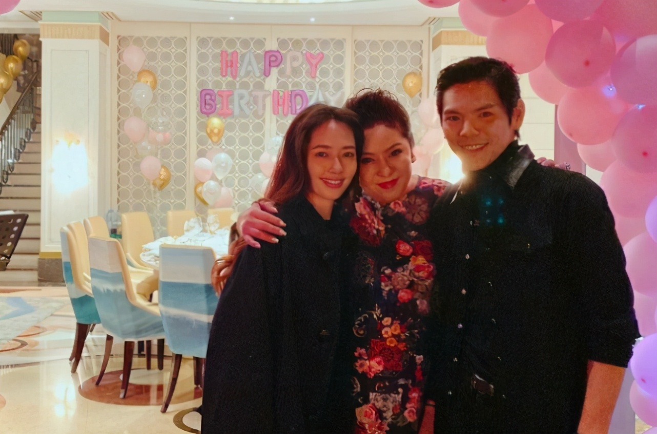 向太一家终团聚，住四万多一天豪华酒店，为陪郭碧婷生产做好准备