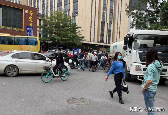 孙红雷还乡遭群嘲？明星出行乱象，为何屡屡触碰公众底线