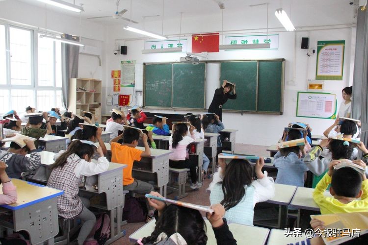 驻马店市第三十六小学怎么样?应急疏散演练(图3)