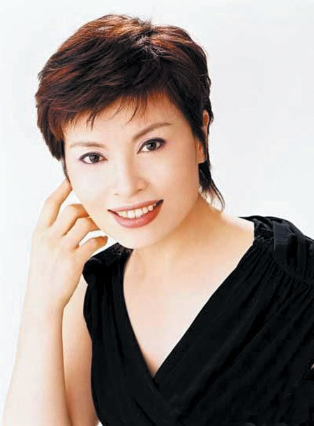 路人找她签名，她却告诉儿子：妈妈不是明星，是工作态度受人尊重