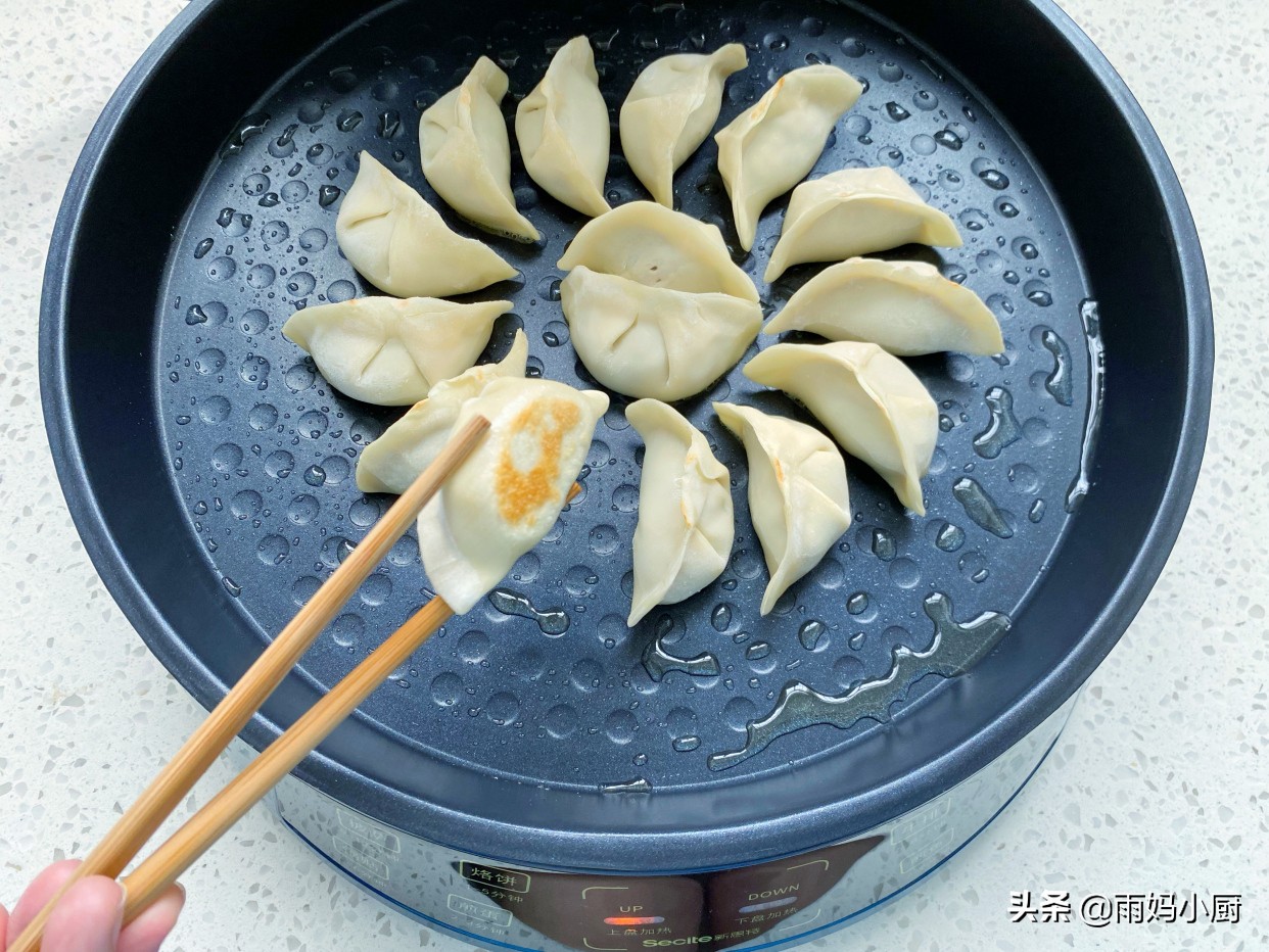 冰花煎饺用淀粉还是面粉，教你一招，做出来的冰花晶莹剔透又酥脆