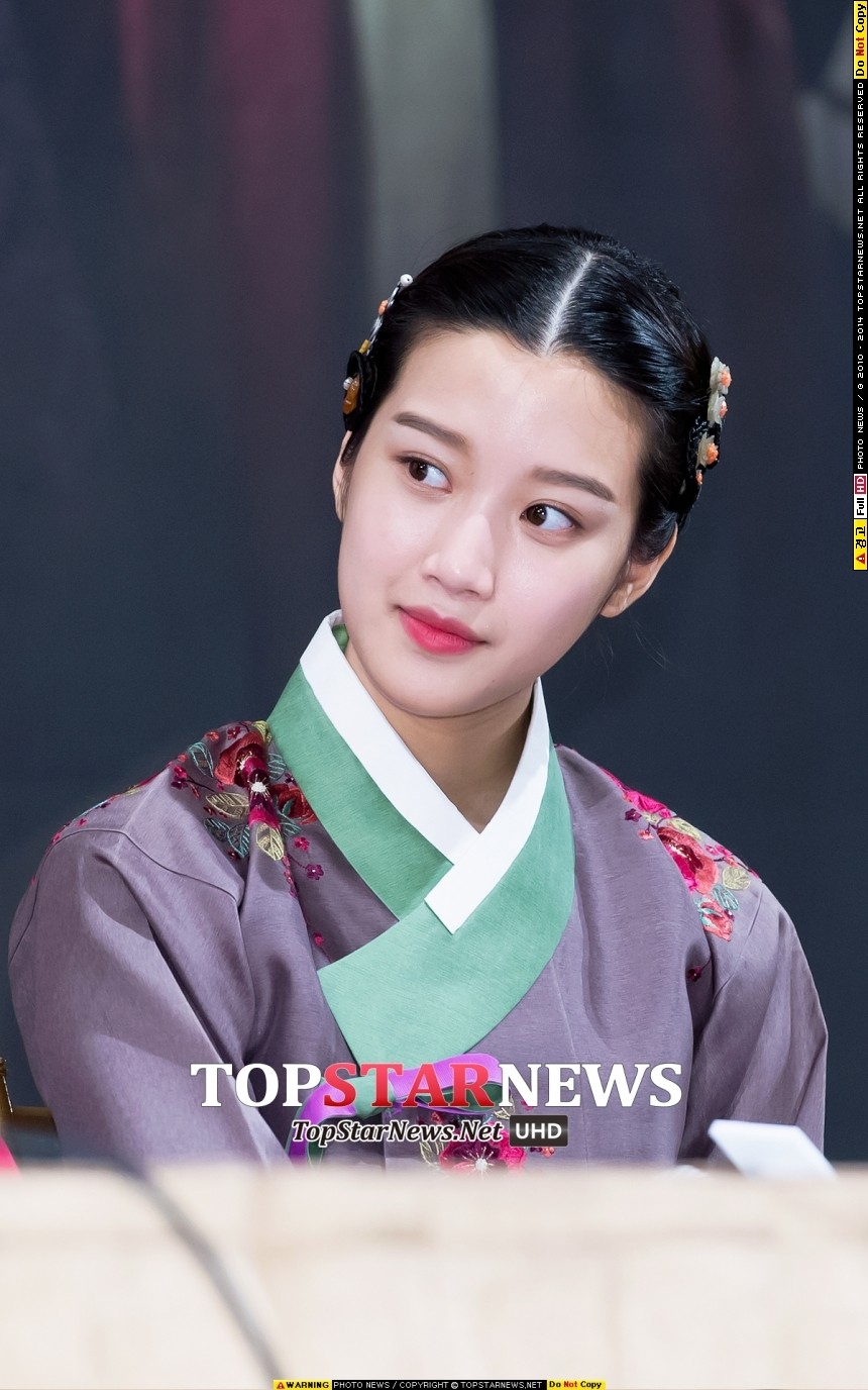 tvn漫改电视剧《女神降临》正式开播,在剧中饰演女主"任朱静"的演员