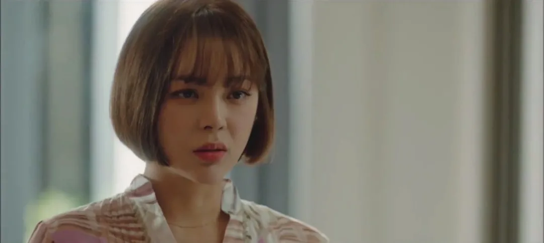 一手好牌打得稀烂，说的就是她吧