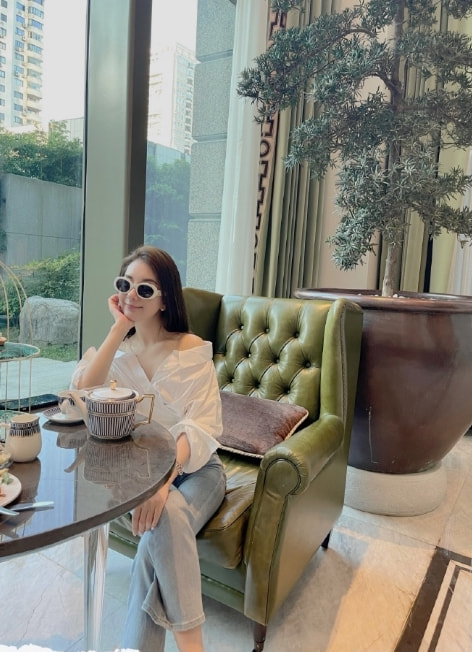 宠妻狂魔！郭富城陪老婆逛街，方媛晒夫妻俩与猫咪合照大秀恩爱