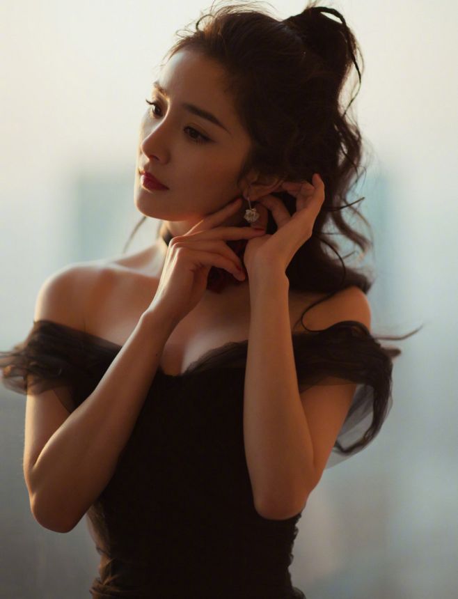 楊冪：穿什么都好看的娛樂圈恐怕也只有她了吧