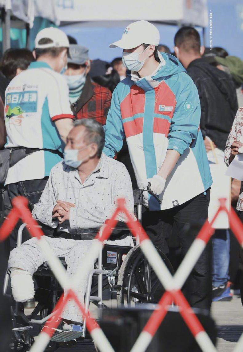 又是韩红！为河南募款3000万，与王一博连夜去郑州，抗疫暴瘦40斤