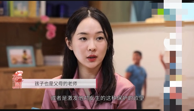 6岁嗯哼长大了！打网球步伐矫健获赞，曾因太娇气被批不像男子汉