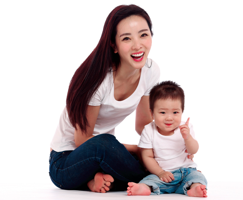 不当央视一姐，也没嫁给老头！李思思被80后老公