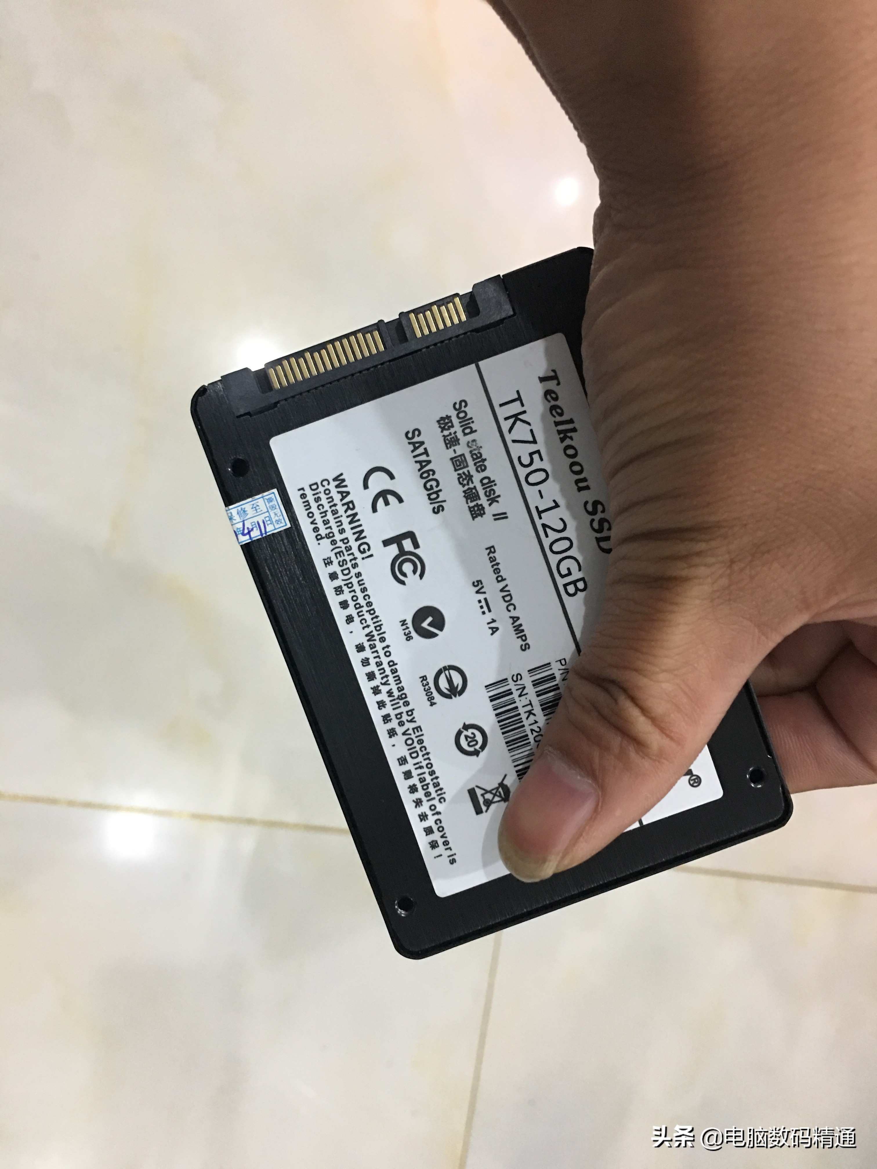 朋友要给电脑加256G内存，吓我一身冷汗，看到他电脑后我崩溃了