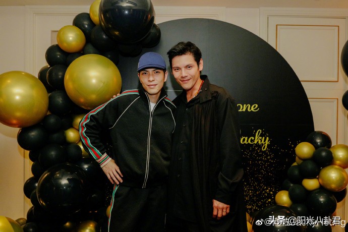 向佐生日与众星合影，晒合影思念隔离中的女儿，温馨生日愿望曝光