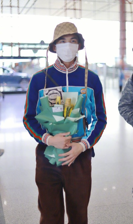 Wu Lei airport is sent bamboo shoot by vermicelli made from bean starch, subliminal practice encircles person good impression, it is detail sees character really