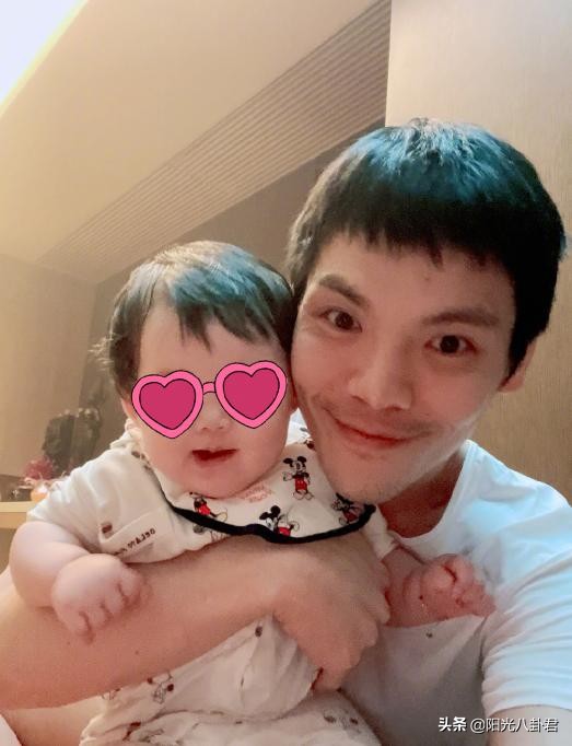向佐生日与众星合影，晒合影思念隔离中的女儿，温馨生日愿望曝光