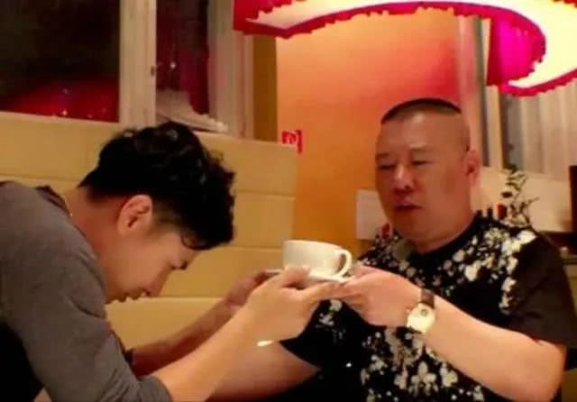 欧弟42岁糊成这样，他还能怪谁呢？说到底还是咎由自取