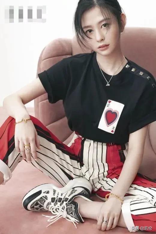 邱淑贞女儿再度登封，成熟与俏皮无缝衔接，这颜值太可了