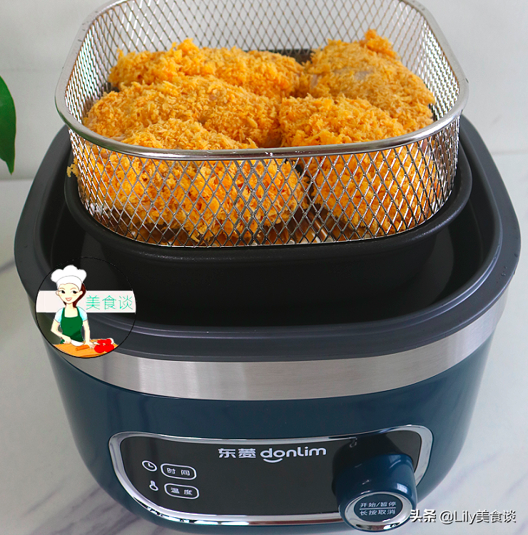 天冷了，儿子最馋鸡翅此做法，不加一滴油，又香又脆，出锅太馋人