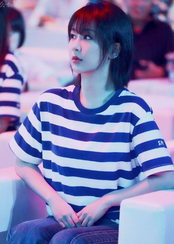 杨紫粉丝与摄影师掀争端，被指拍照呆滞杀熟，