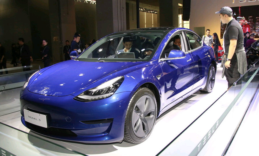 特斯拉Model 3不足25万，外观流畅，内饰粗糙能忍？