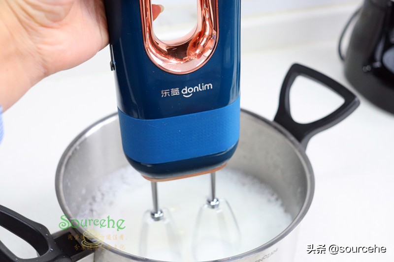 冬日下午茶，一杯熱乎乎的棉花糖咖啡，暖暖得很愜意，做法簡單